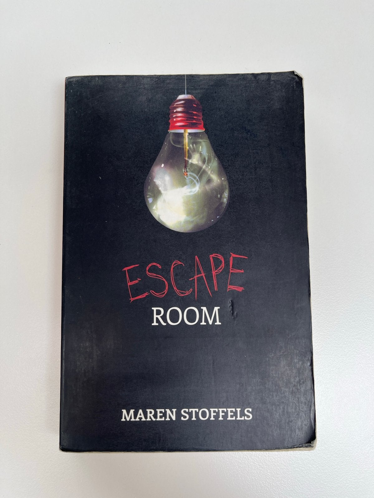 Escape Room - Maren Stoffels (Jeugdboek), Boeken, Ophalen of Verzenden, Gelezen, Nederland