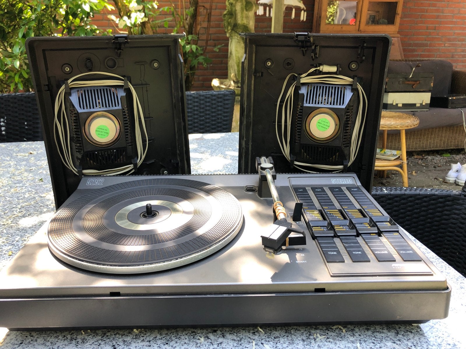 Vintage Aristona 5232 Platenspeler met Geïntegreerde Speaker, Audio, Tv en Foto, Platenspelers, Ophalen of Verzenden, Gebruikt