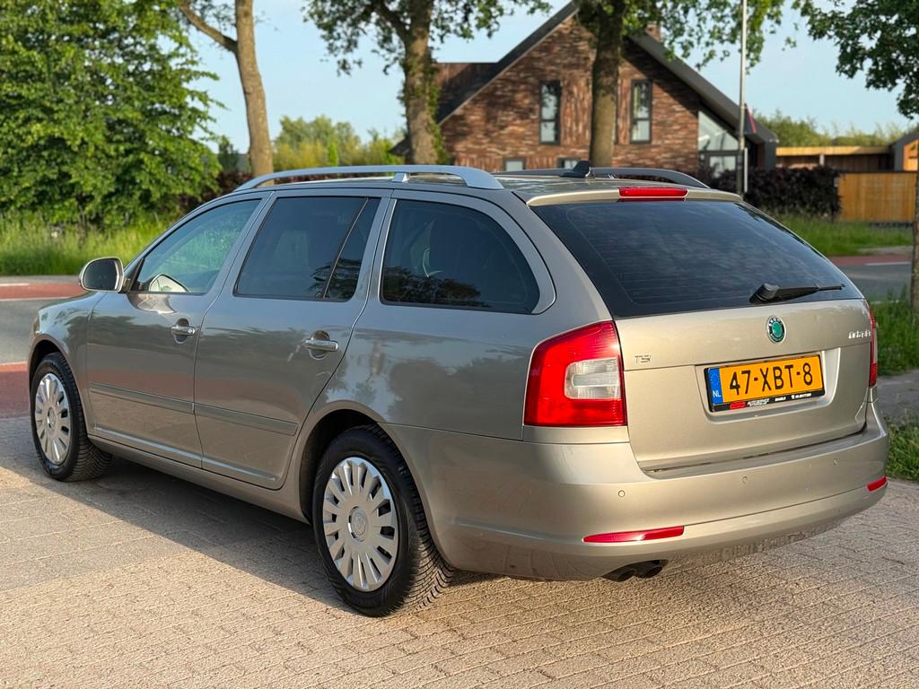 Skoda Octavia Combi 1.4 TSI Greentech Elegance Business Line, Auto's, Skoda, Voorwielaandrijving, Euro 5, Gebruikt, 4 cilinders