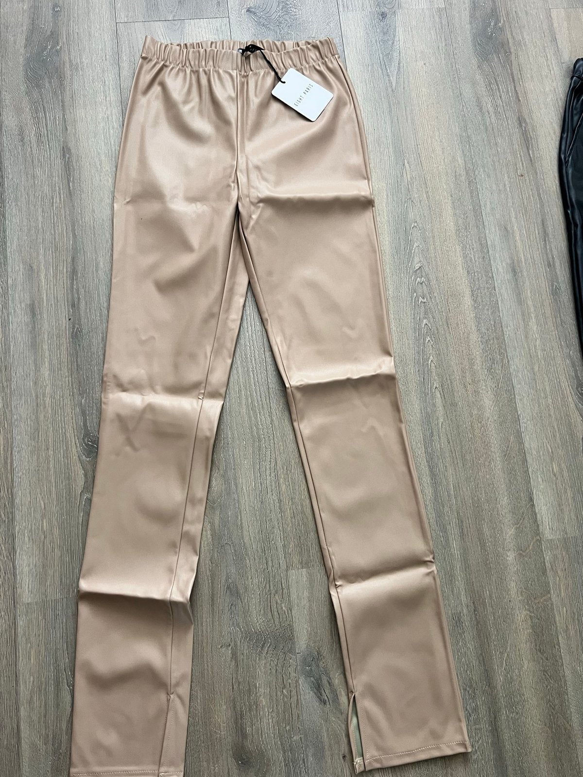 Nieuwe Eight Paris Faux Leren Broek - Maat L, Kleding | Dames, Broeken en Pantalons, Maat 38/40 (M), Beige, Nieuw, Ophalen of Verzenden