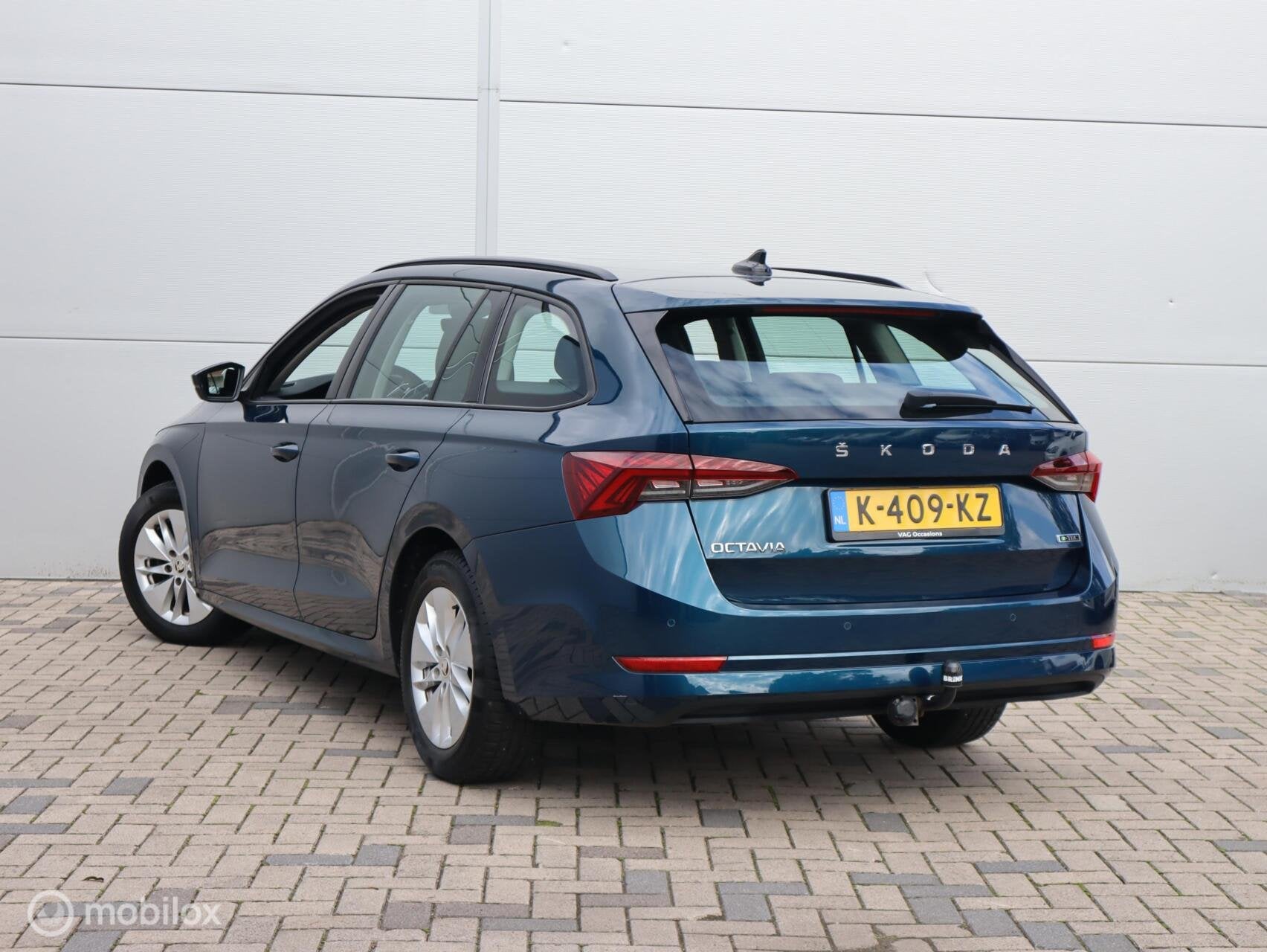 Skoda Octavia Combi 1.0 e-TSI ACC Trekhaak Parkeersensoren, Auto's, Dealer onderhouden, Stof, Blauw, 19 km/l