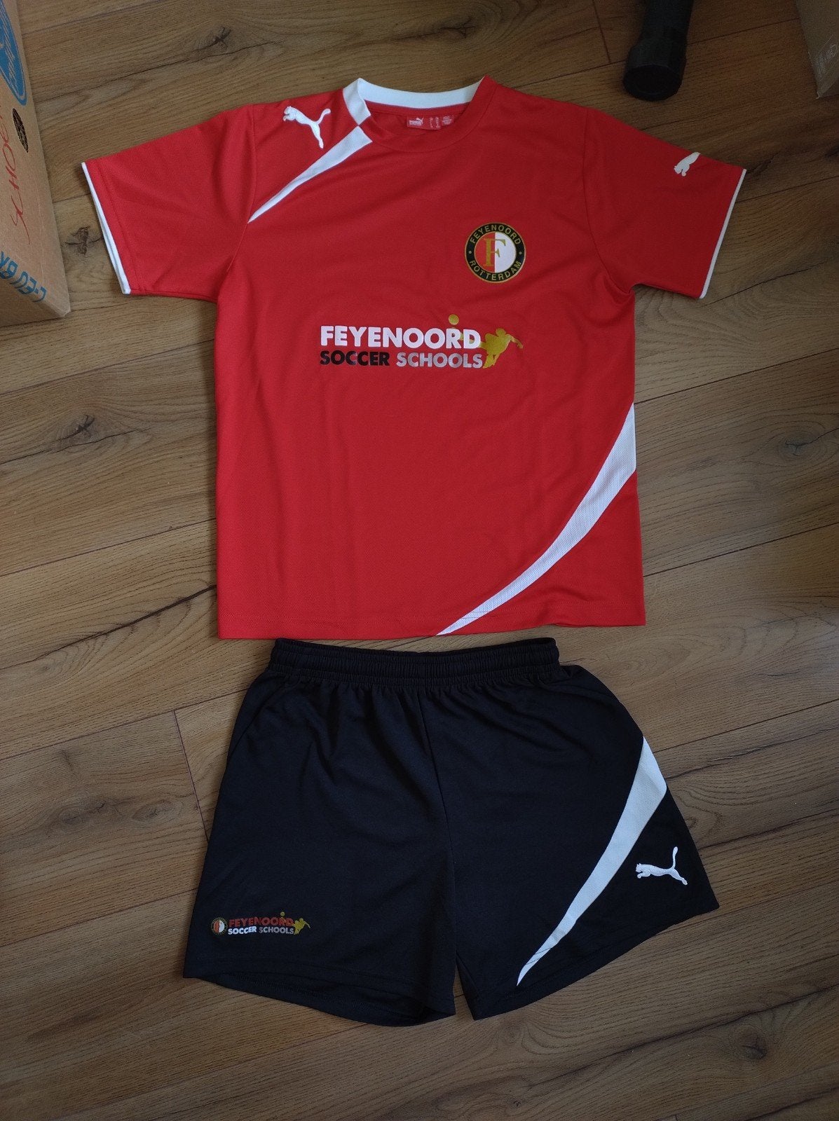 Feyenoord Soccer Schools voetbal tenue outfit Puma 164 zgan, Ophalen of Verzenden, Zo goed als nieuw, Set