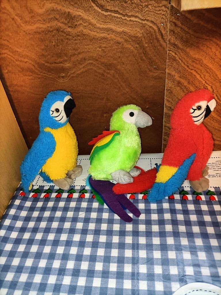 3 x papegaai knuffel rood, groen en blauw met geel, Ophalen of Verzenden, Zo goed als nieuw, Overige typen