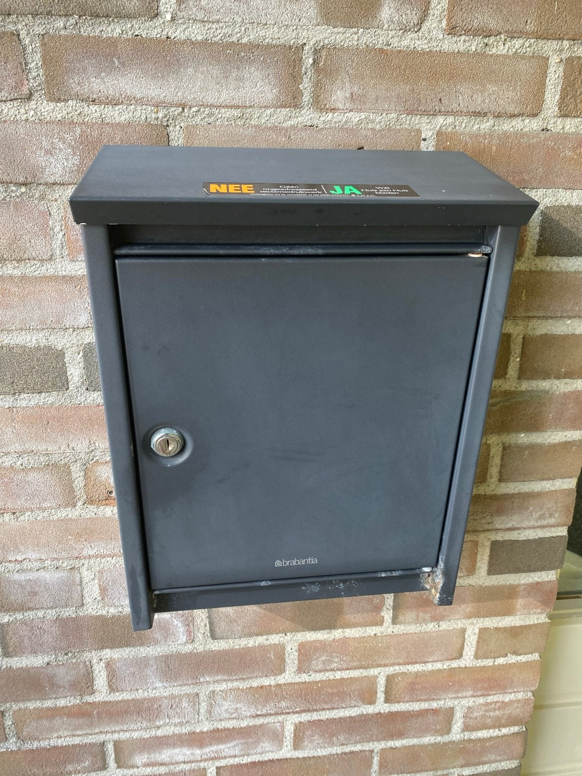 Brabantia Brievenbus Grijs - Wandmodel, Tuin en Terras, Brievenbussen, Ophalen, Gebruikt, Staal, Wandbrievenbus