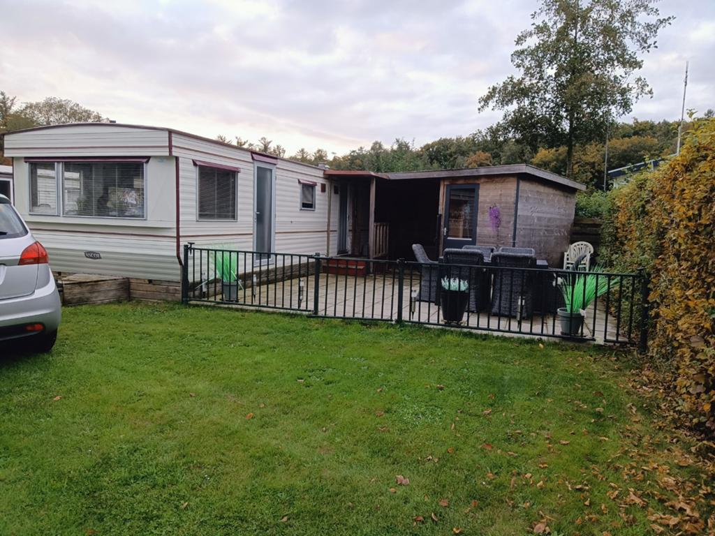 Met veranda en schuurtje, Caravans en Kamperen, Ophalen