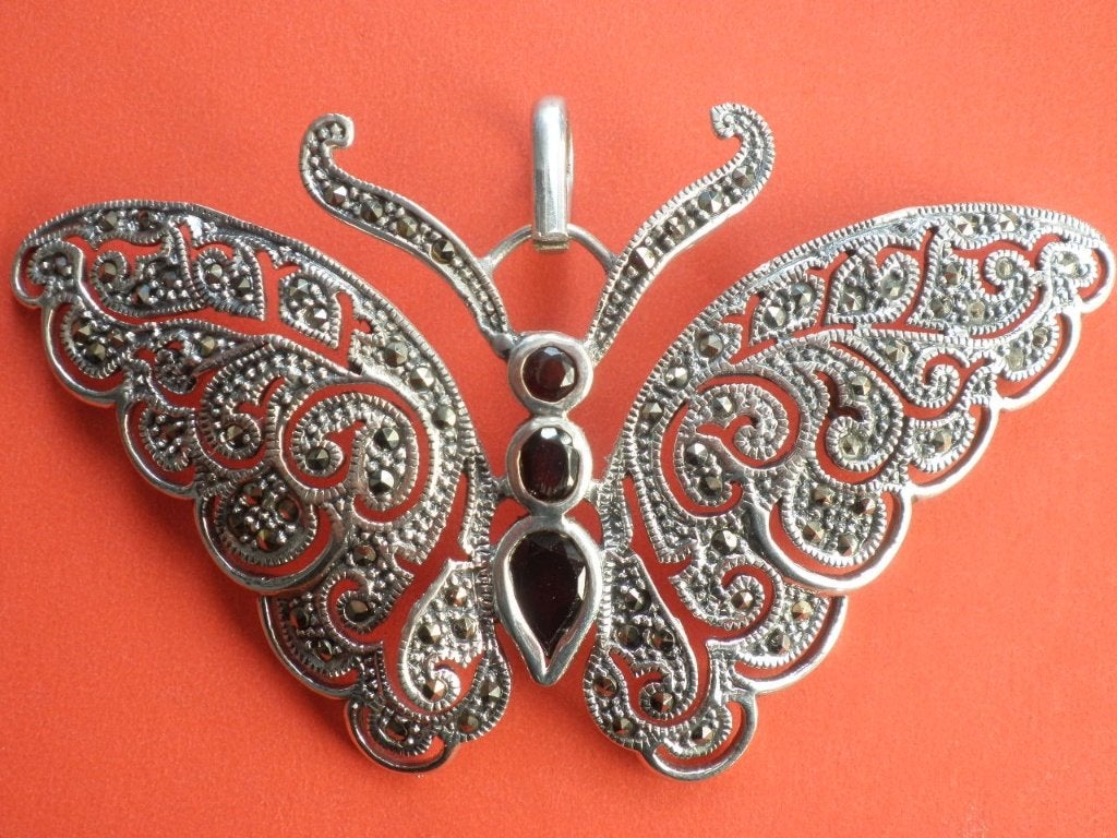 Mooie Grote Zilveren Vlinder met 3 Granaten - Hanger, Verzenden, Zilver, Hanger, Met edelsteen