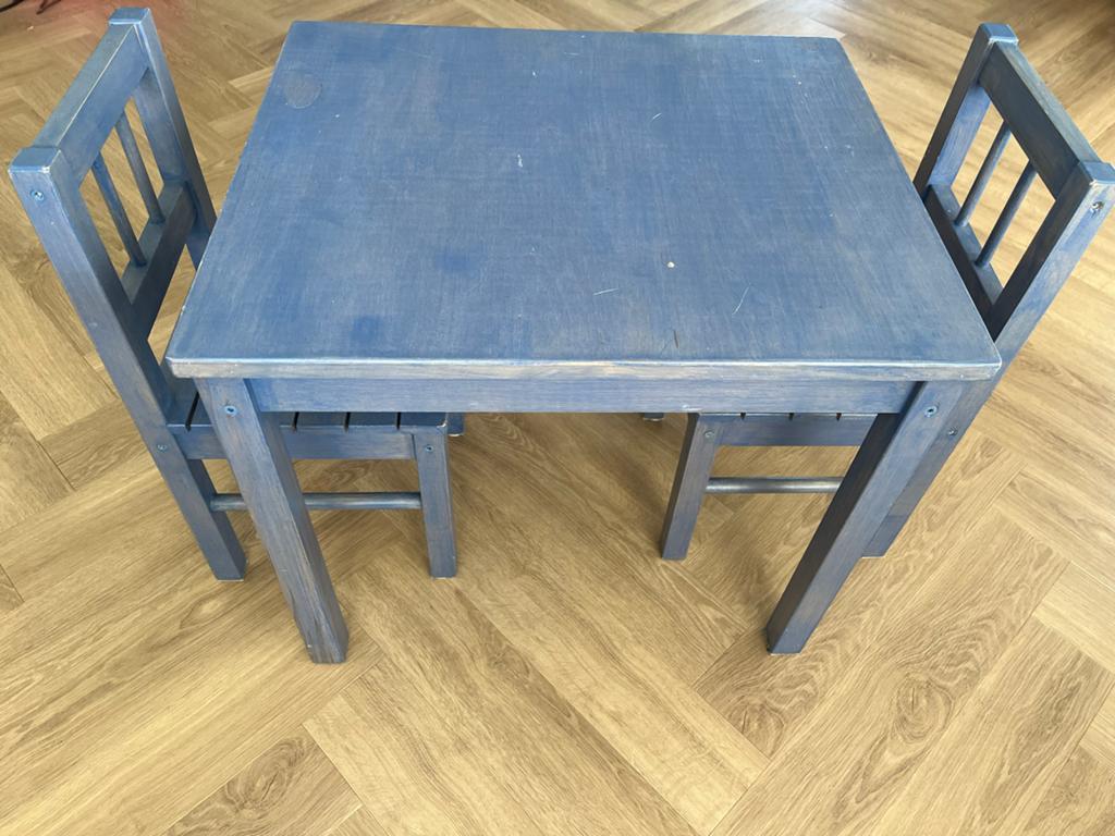 Blauwe kindertafel met twee stoeltjes, Kinderen en Baby's, Kinderkamer | Tafels en Stoelen, Ophalen, Gebruikt, Tafel(s) en Stoel(en)