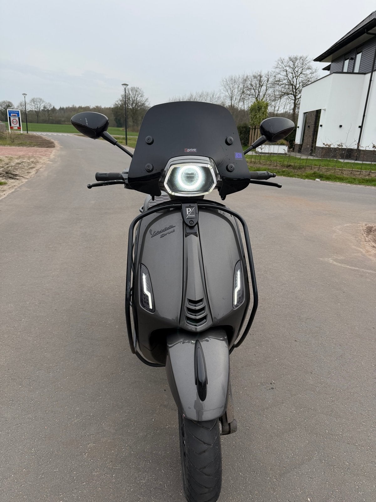Vespa Sprint – Agaatgrijs – Geel kenteken – 8.700 km, Ophalen, Overige modellen, Maximaal 45 km/u, Zo goed als nieuw