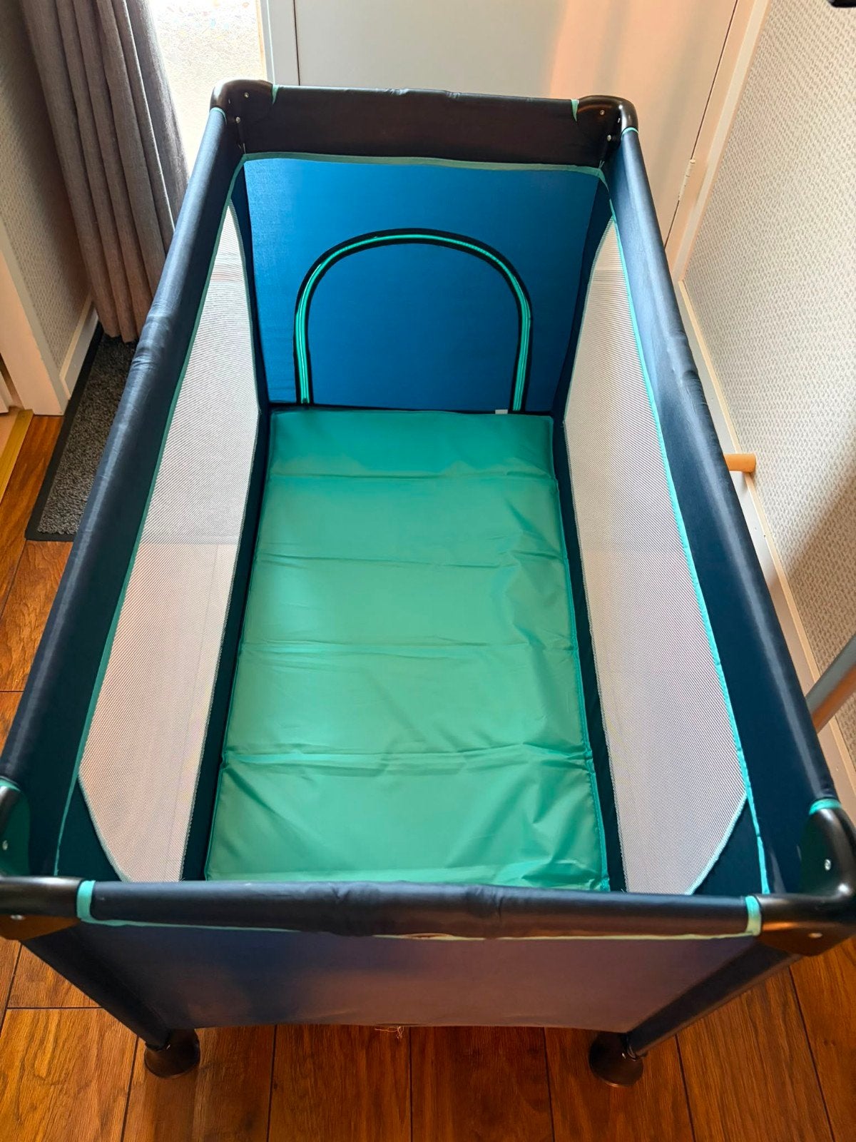 Hauck Dream n Play campingbedje met matras, 70 tot 85 cm, Zo goed als nieuw, Matras, 140 tot 160 cm