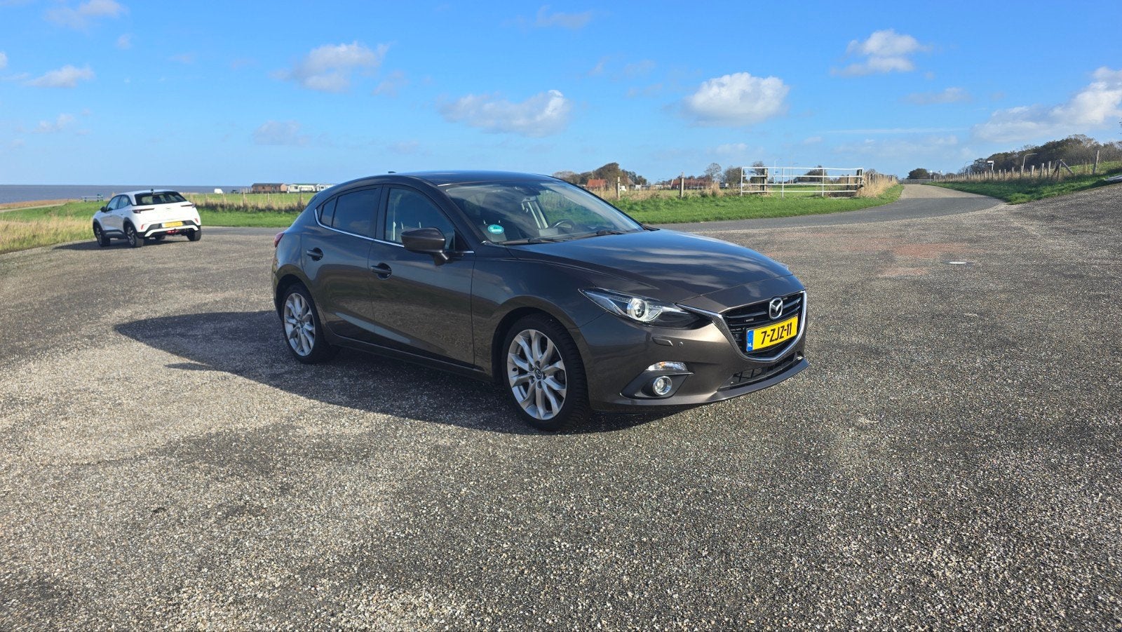 Mazda 3 2.0 Skyactiv-g 88KW HB 2015 Bruin, Auto's, Voorwielaandrijving, Zwart, 4 cilinders, Bruin