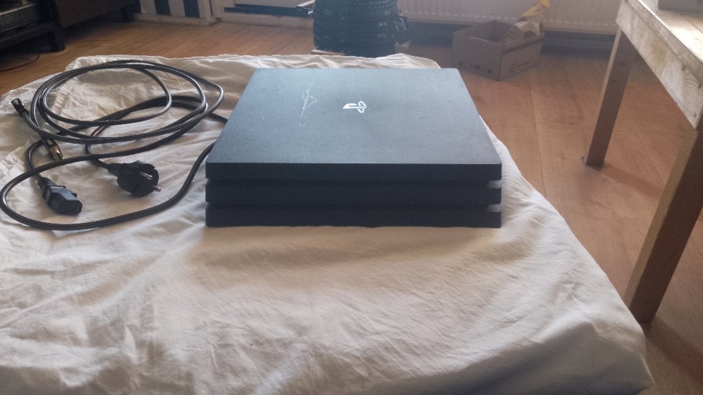 PlayStation 4 Pr 1TB + 2 controlers, Ophalen, Met 2 controllers, Zo goed als nieuw, Met harde schijf