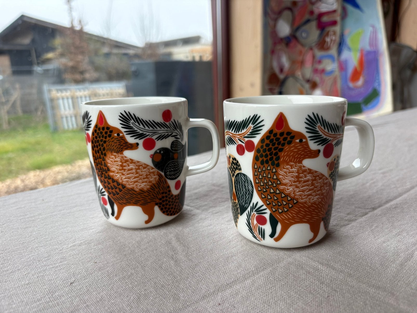 2x Marimekko Oiva Ketunmarja Mok 2,5dl, Huis en Inrichting, Keuken | Servies, Zo goed als nieuw, Kop(pen) en/of Schotel(s), Overige stijlen