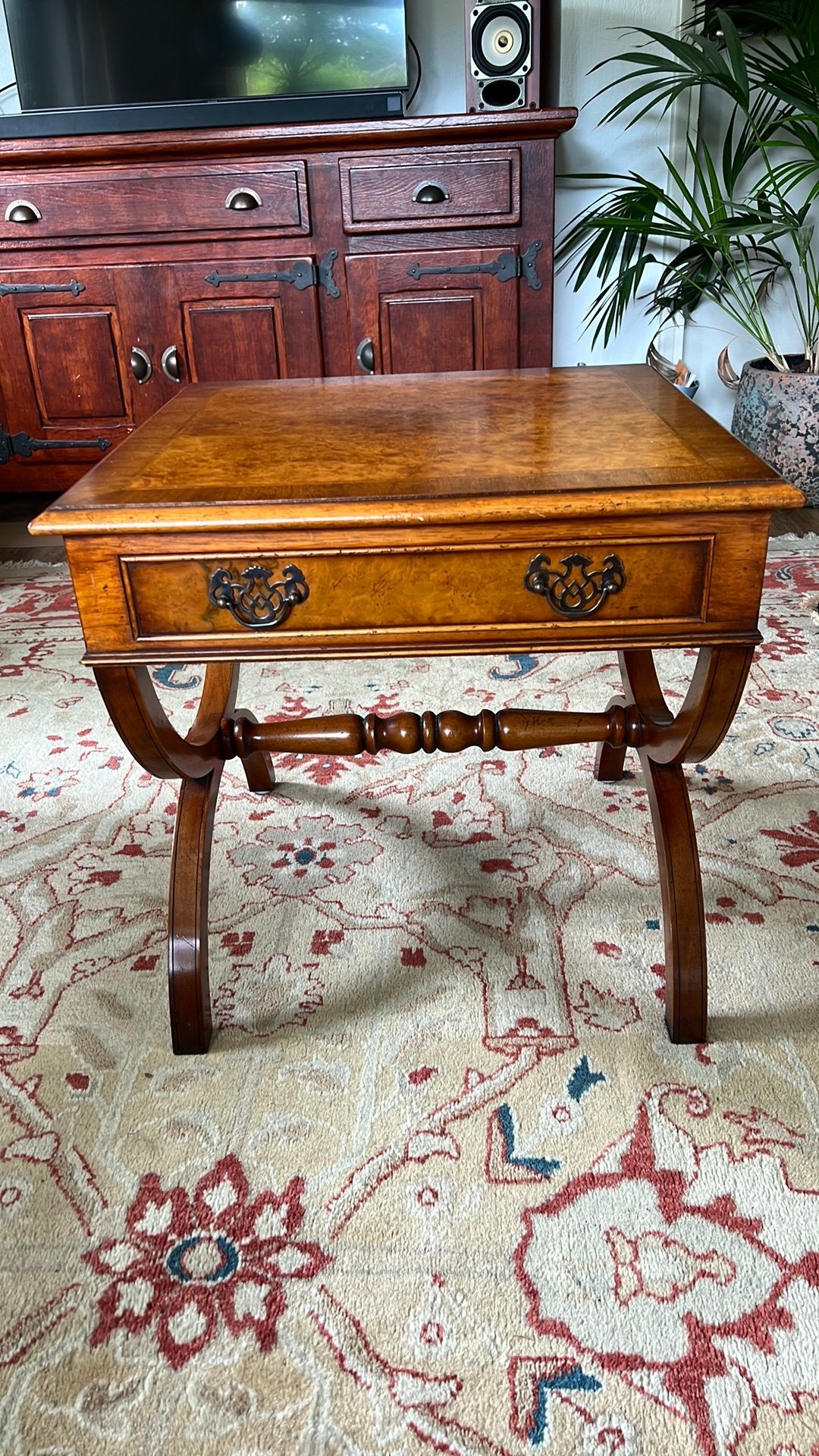 Engelse notenhout tafel met lade, Ophalen, Gebruikt, 50 tot 100 cm, Vierkant
