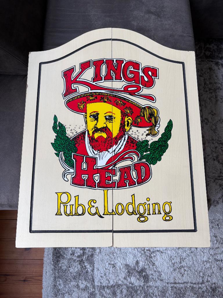 Bull’s Dartbord + kast, Ophalen, Gebruikt, Dartbord