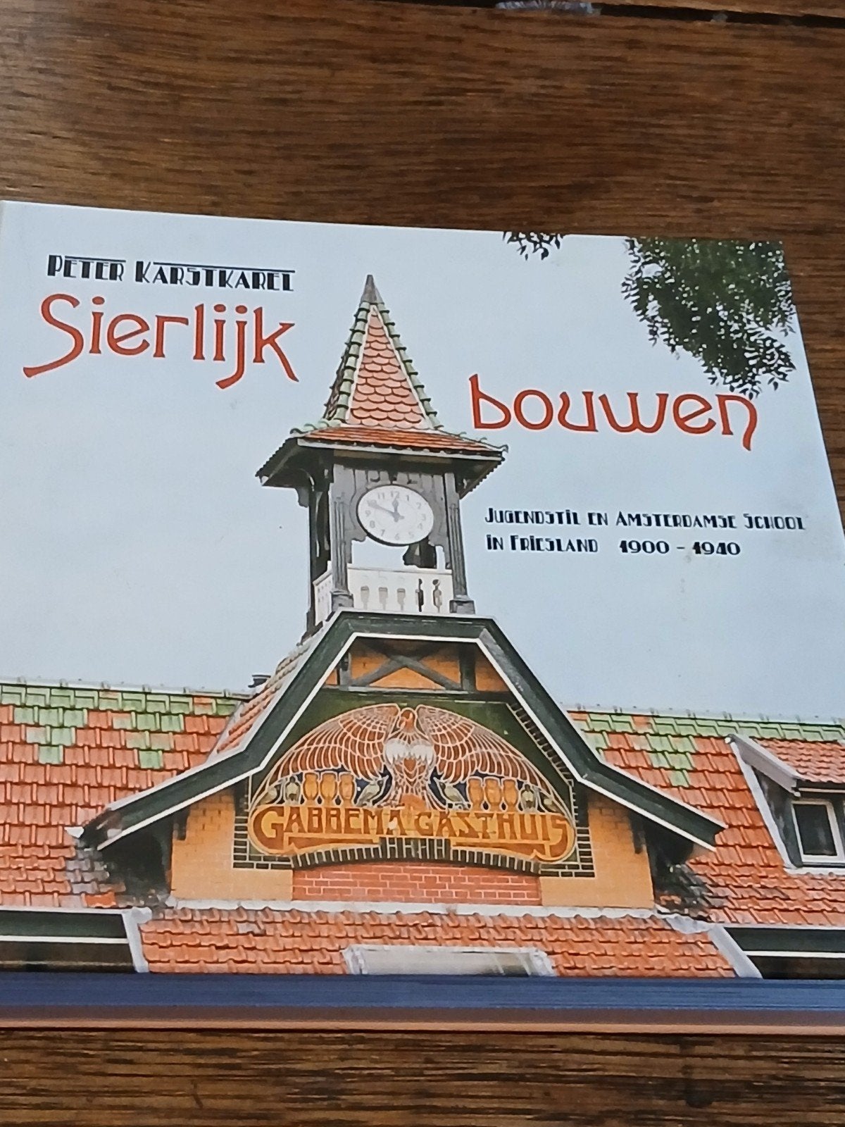 SIERLIJK BOUWEN, JUGENDSTIL EN AMSTERDAMSE SCHOOL  I.Z.G.S., Boeken, Ophalen of Verzenden, Zo goed als nieuw, PETER KARSTKAREL..
