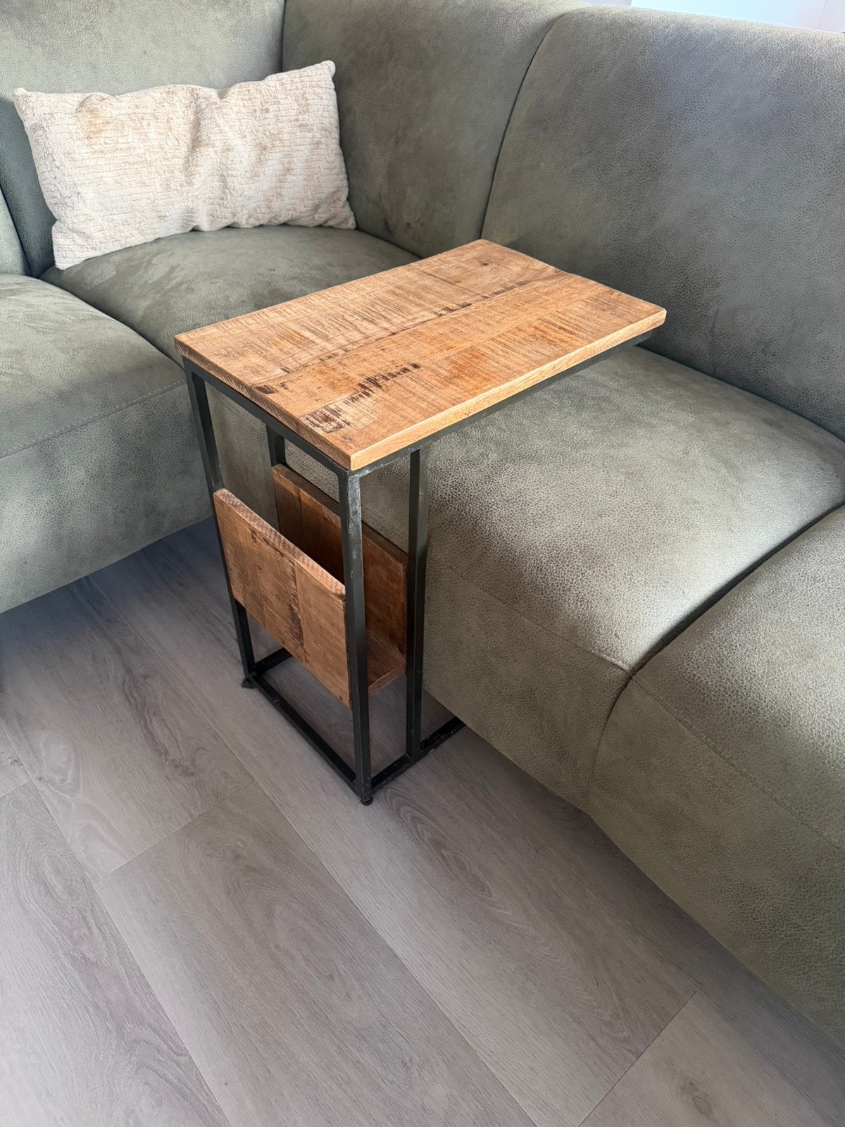 Industriële hulptafel / banktafeltje / laptoptafel, Ophalen, Zo goed als nieuw, Metaal, 25 tot 50 cm