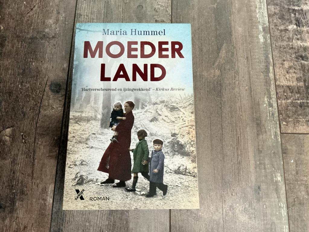 Moederland - Maria Hummel (Roman), Ophalen of Verzenden, Zo goed als nieuw