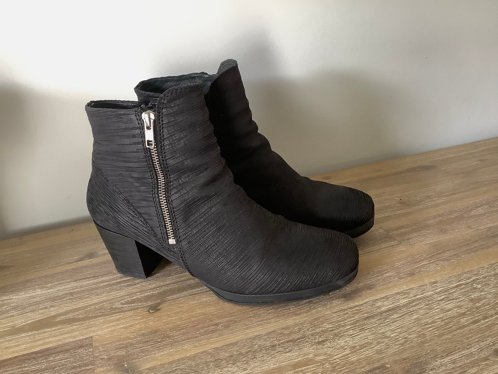 Wolky enkellaarzen maat 43, Kleding | Dames, Ophalen of Verzenden, Zo goed als nieuw, Zwart