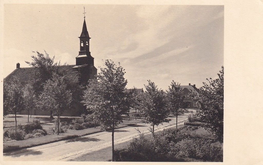 730A fotokaart Borssele Ned. Herv. kerk aan weg, Verzamelen, Ansichtkaarten | Nederland, Ophalen of Verzenden, 1920 tot 1940, Ongelopen
