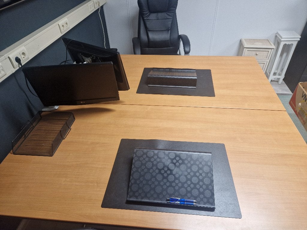 KANTOOR MOET LEEG! 2 bureaus Kusch & co met nieuwe stoelen!, 180 cm, Overige merken, Ophalen, Overige stijlen