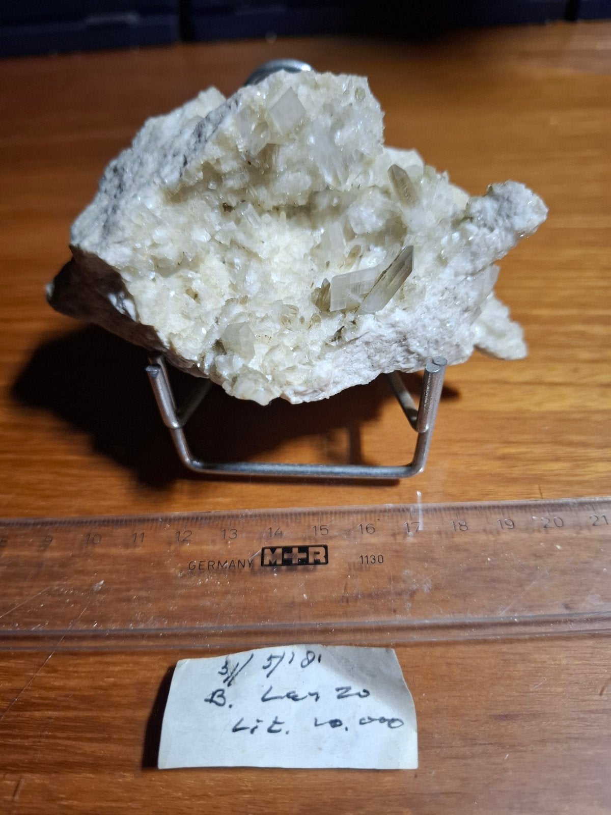 Dolomiet Kristalcluster – Witte Kristallen – Oud Etiket, Ophalen of Verzenden, Mineraal