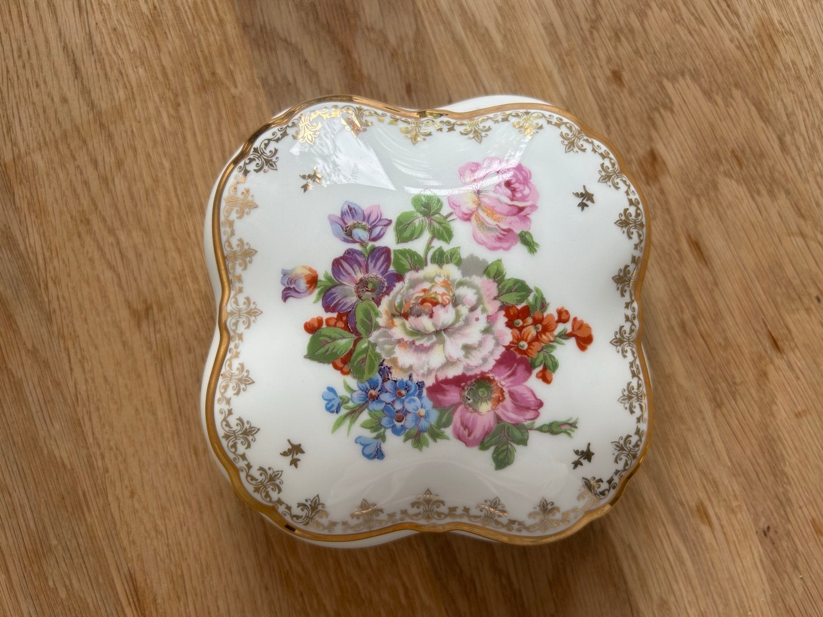 Limoges Porseleinen Doosje met Bloemmotief en Goudaccenten, Ophalen of Verzenden