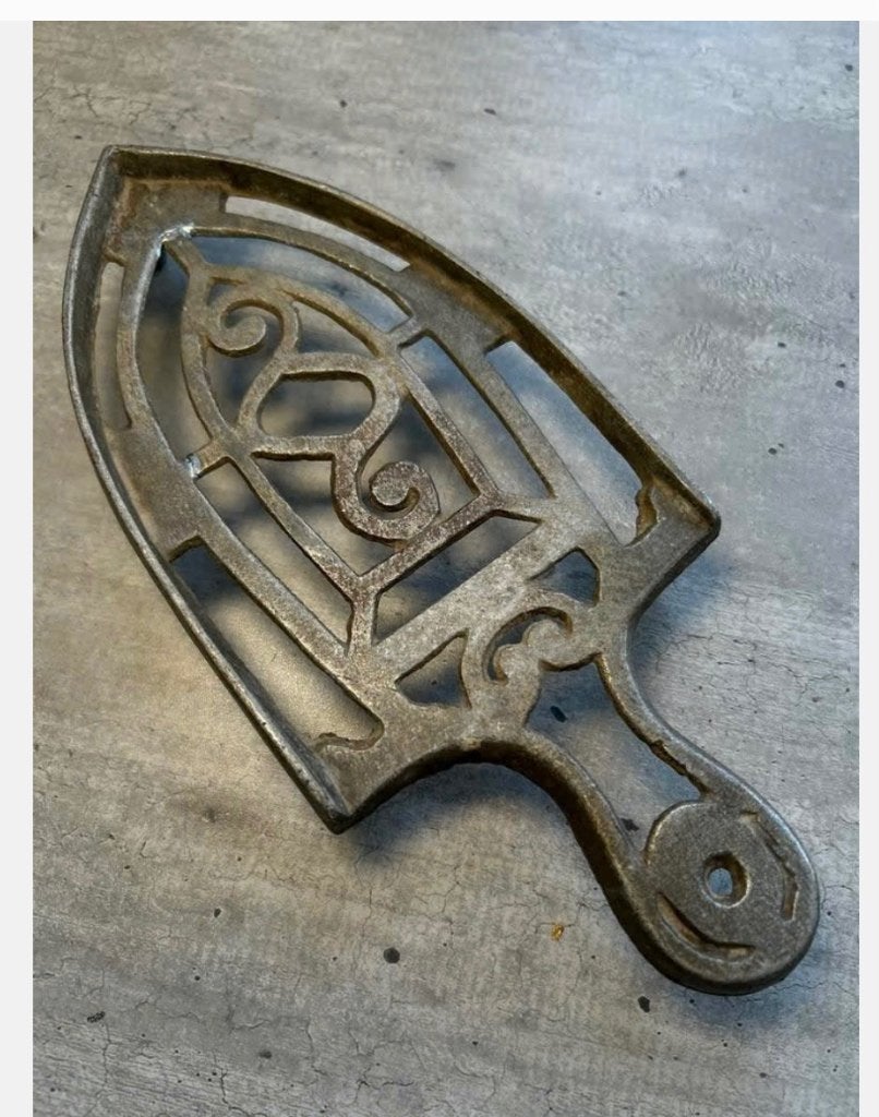 Licht metalen vintage onderzetter voor strijkijzer 25 cm, Ophalen of Verzenden