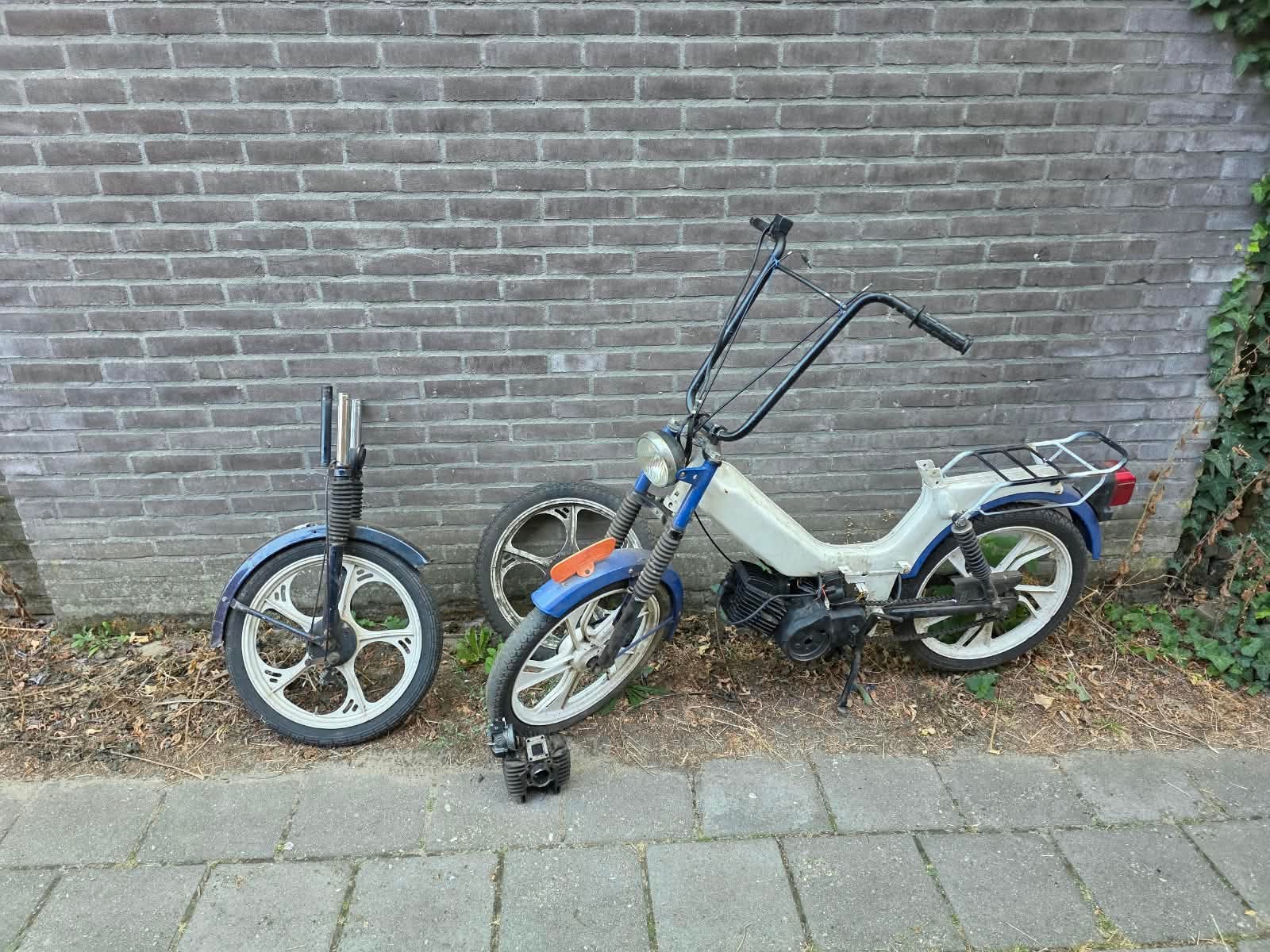 Tomos met onderdelen, Ophalen, Zo goed als nieuw