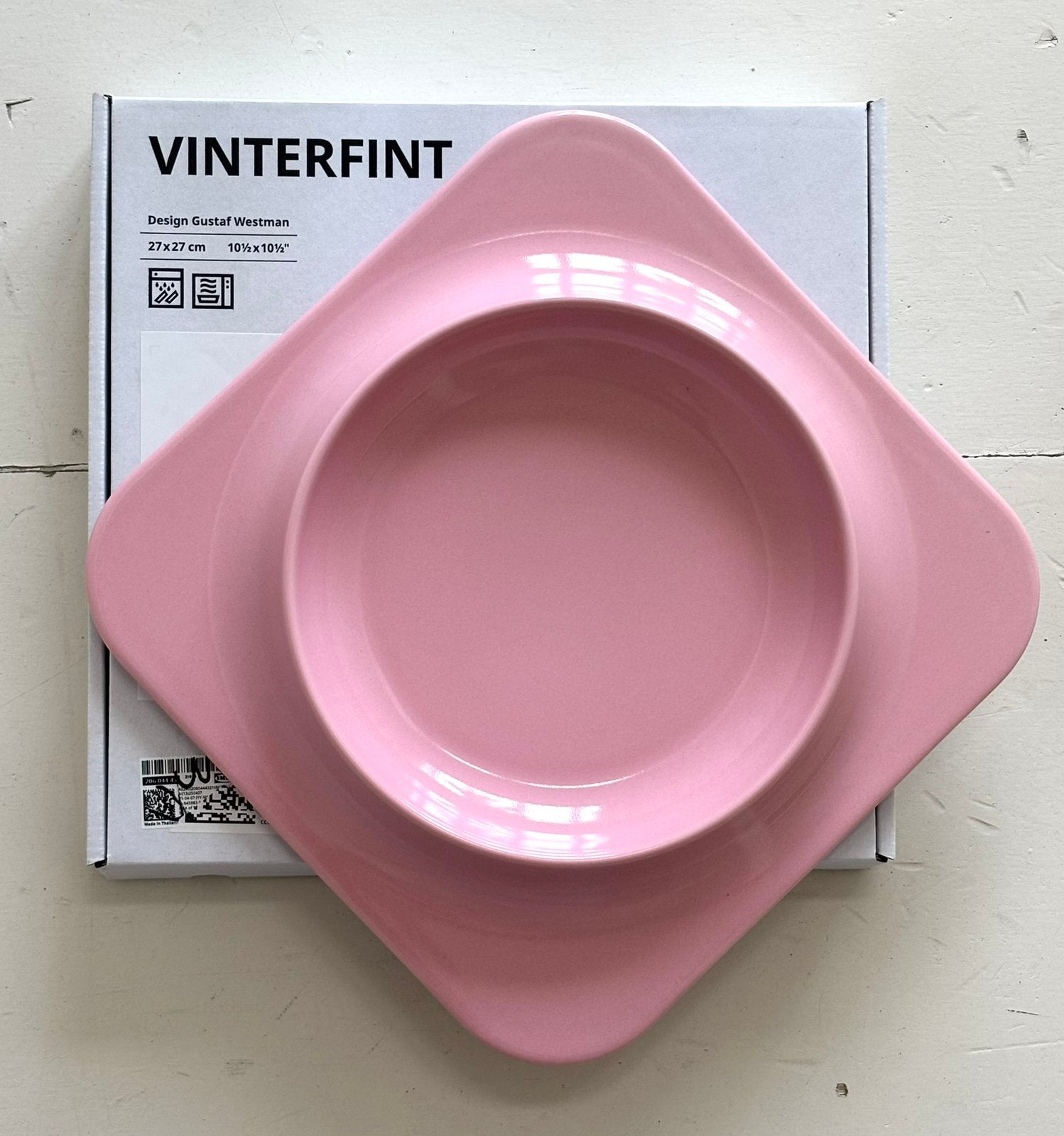 IKEA x Vinterfint bord licht roze, Huis en Inrichting, Keuken | Servies, Ophalen of Verzenden, Aardewerk, Overige stijlen, Bord(en)