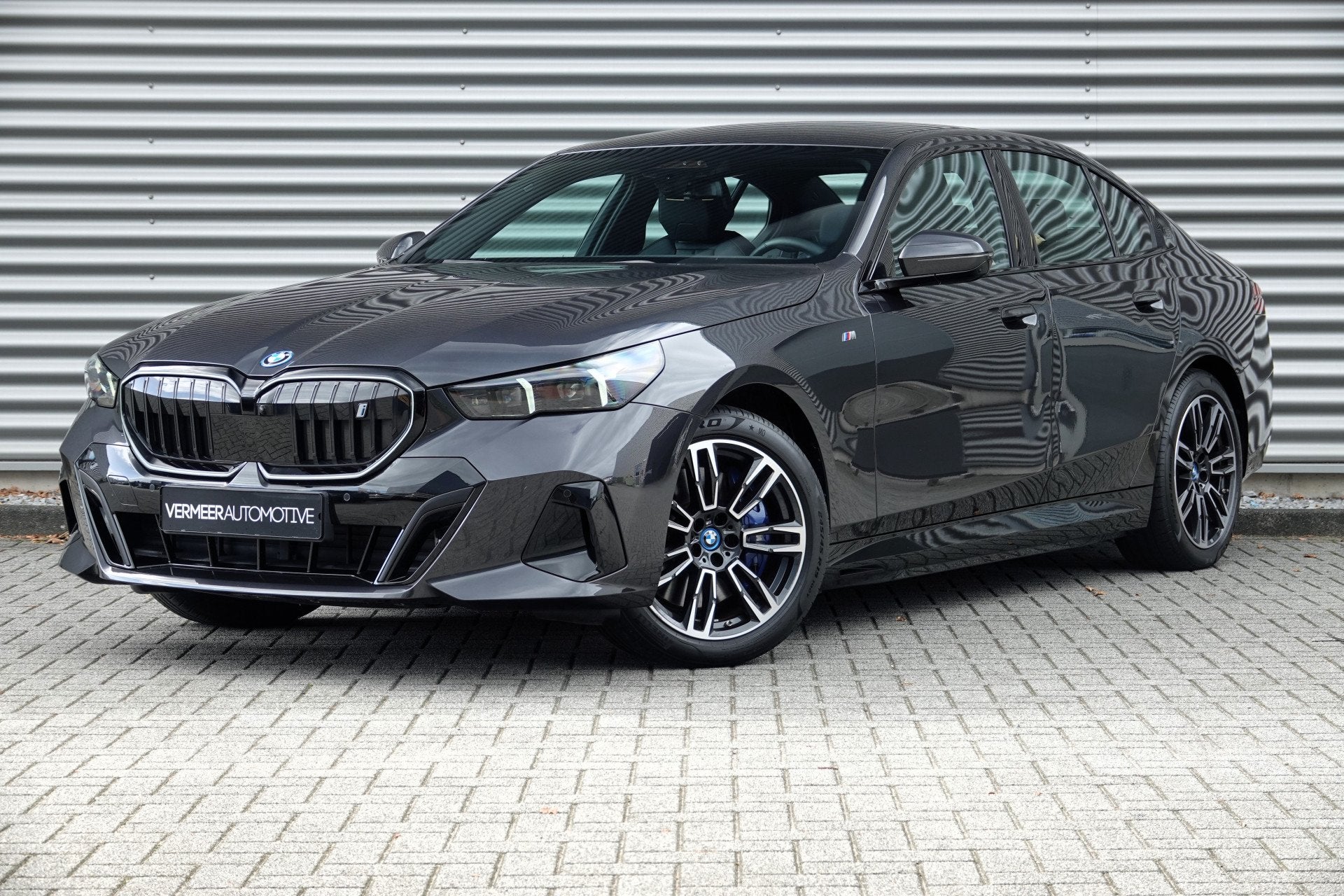BMW i5 eDrive40 84 kWh | M Sport Pro | BTW | Leder | Black P, Auto's, Automaat, Achterwielaandrijving, Gebruikt, Zwart