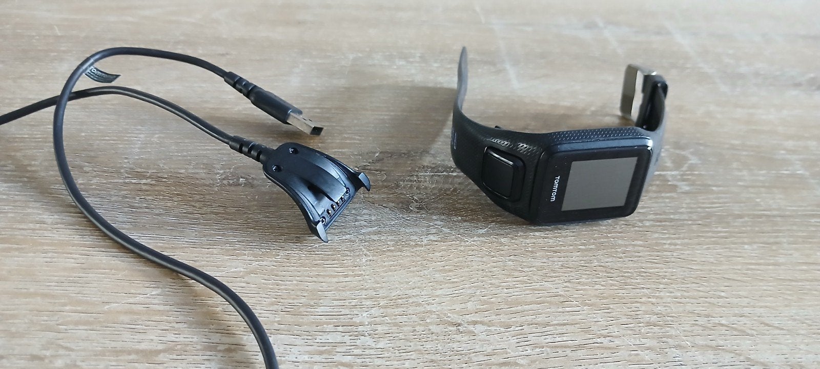 defect TomTom smartwatch sporthorloge met oplader onderdelen, Gebruikt, Zwart, Ophalen of Verzenden, Waterdicht