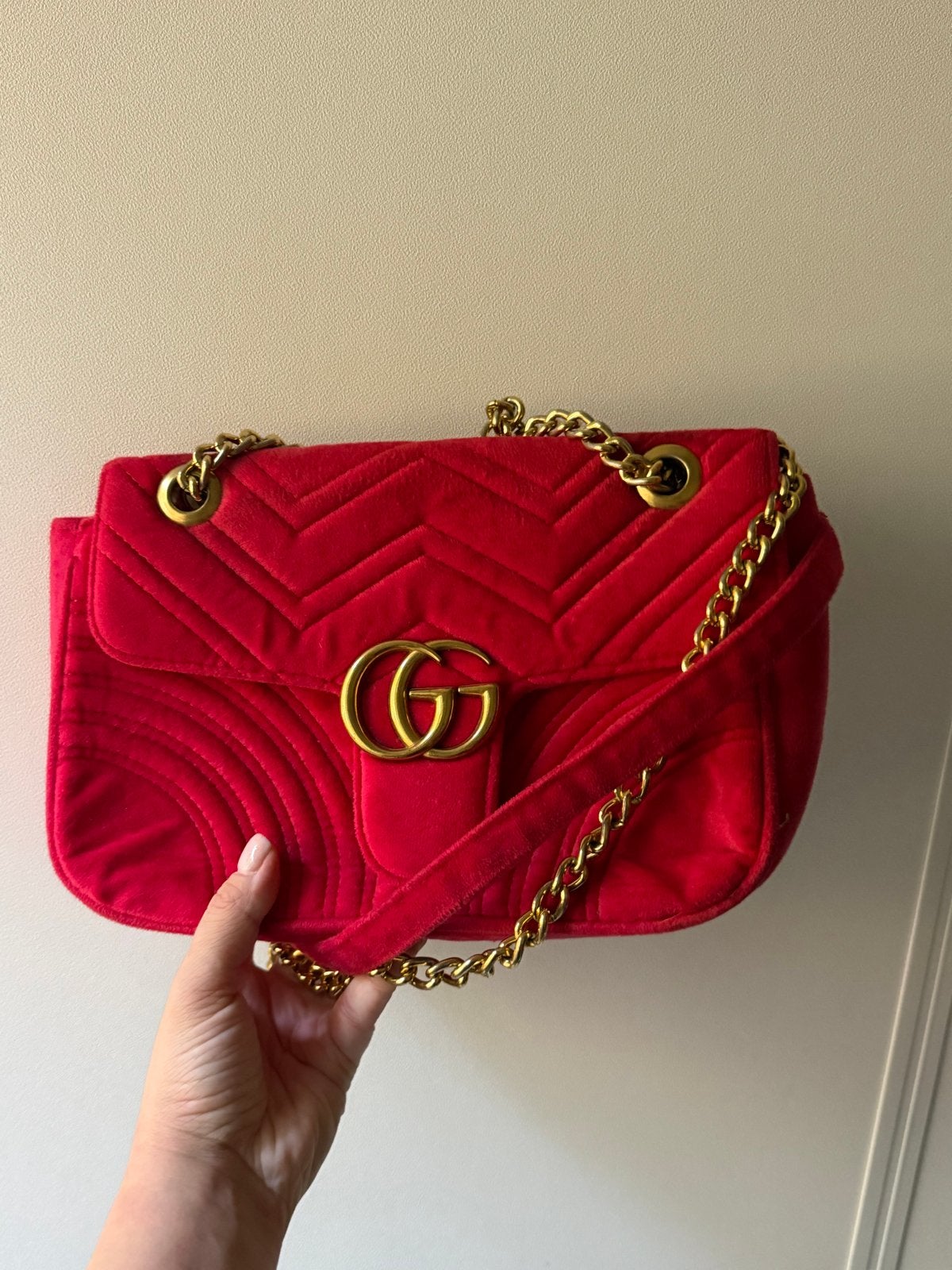 Gucci Marmont fluwelen schoudertas rood, Sieraden, Tassen en Uiterlijk, Tassen | Damestassen, Ophalen of Verzenden, Zo goed als nieuw