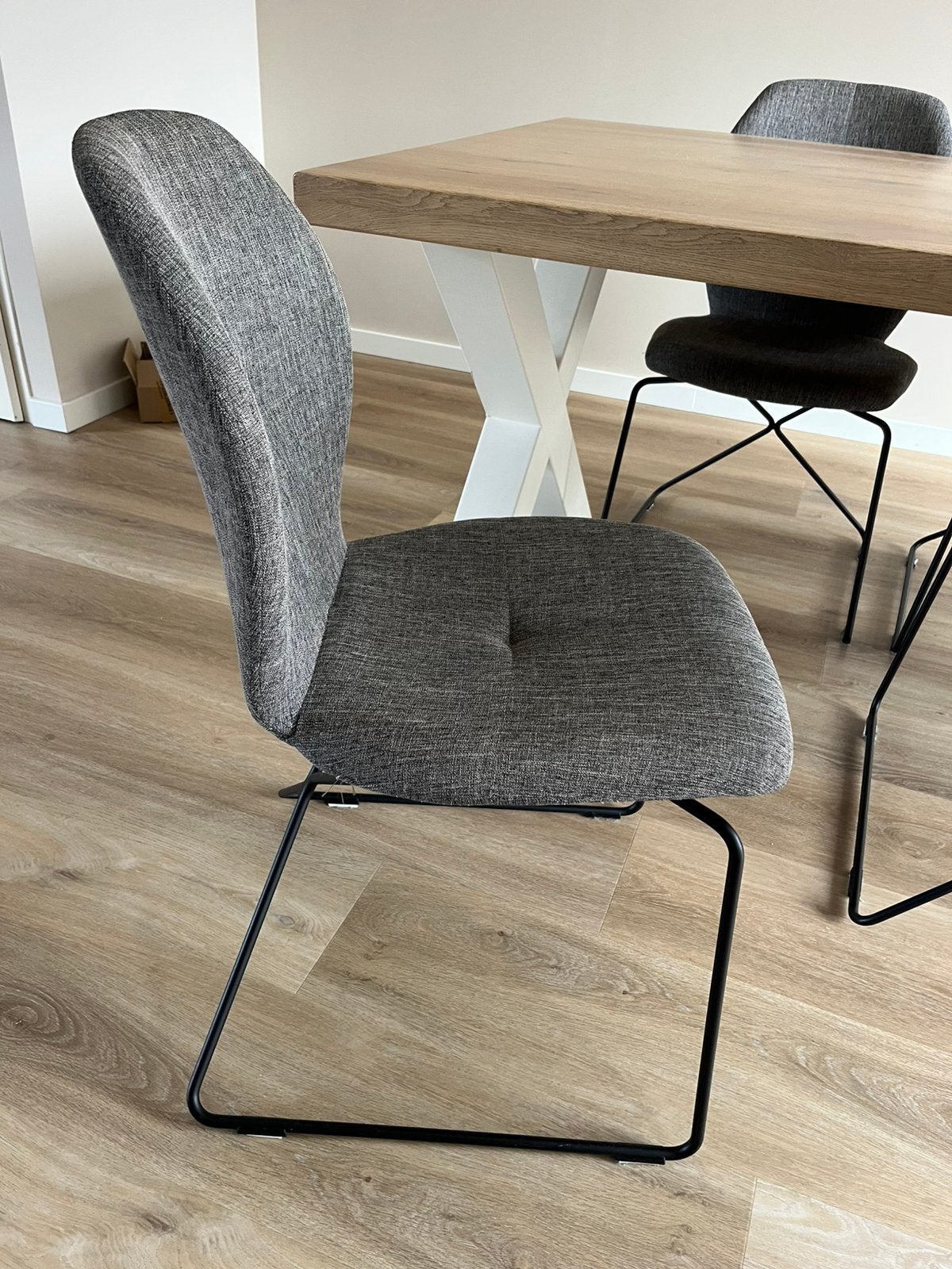 Zes grijze eetkamerstoelen van Goossens, Huis en Inrichting, Stoelen, Ophalen, Gebruikt, Vijf, Zes of meer stoelen, Stof
