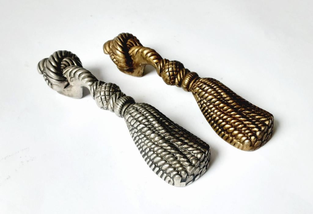 2 vintage flesopeners in de vorm van een sierkwast, Ophalen of Verzenden