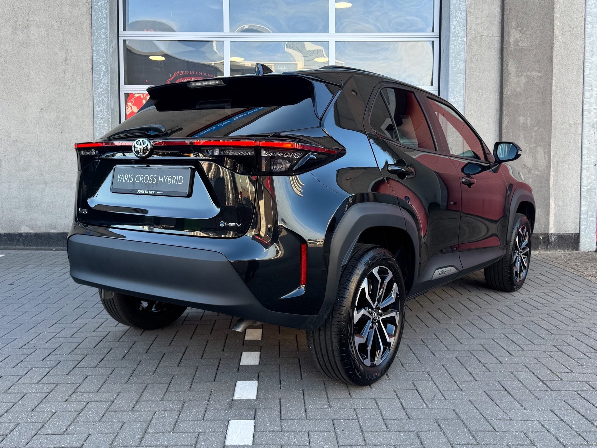 Toyota Yaris Cross 1.5 Hybrid 130 Dynamic|Apple CarPlay/Andr, Gebruikt, Zwart, 1490 cc, Bedrijf