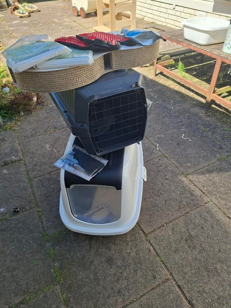 Kattenbak en reismand met toebehoren, Ophalen