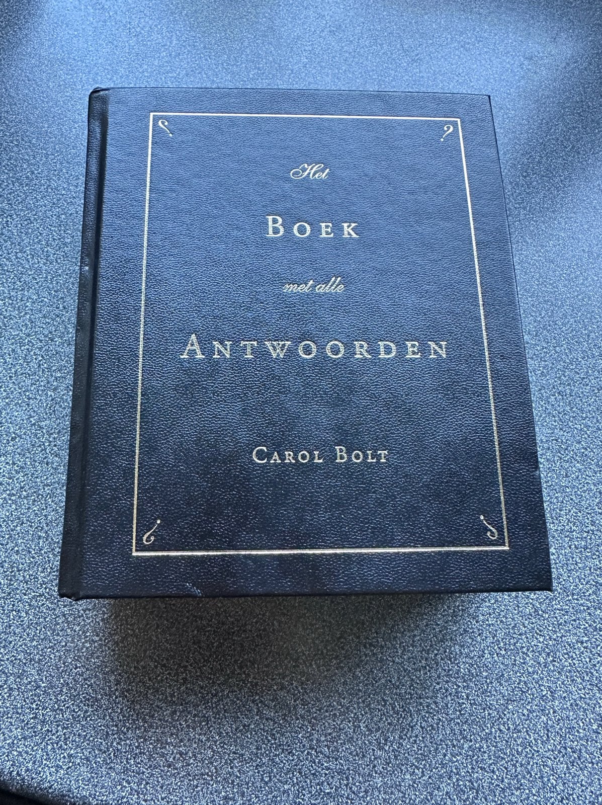 Het boek met alle antwoorden Carol Bolt, Ophalen of Verzenden, Zo goed als nieuw