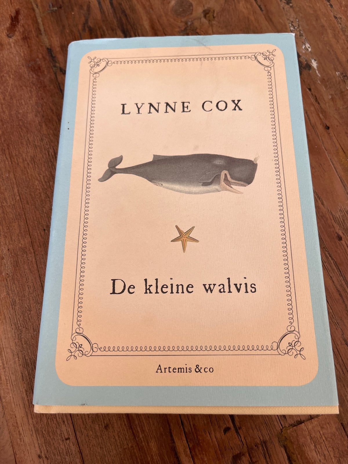 De kleine walvis - Lynne Cox (Artemis & co), Boeken, Ophalen of Verzenden, Gelezen, Nederland