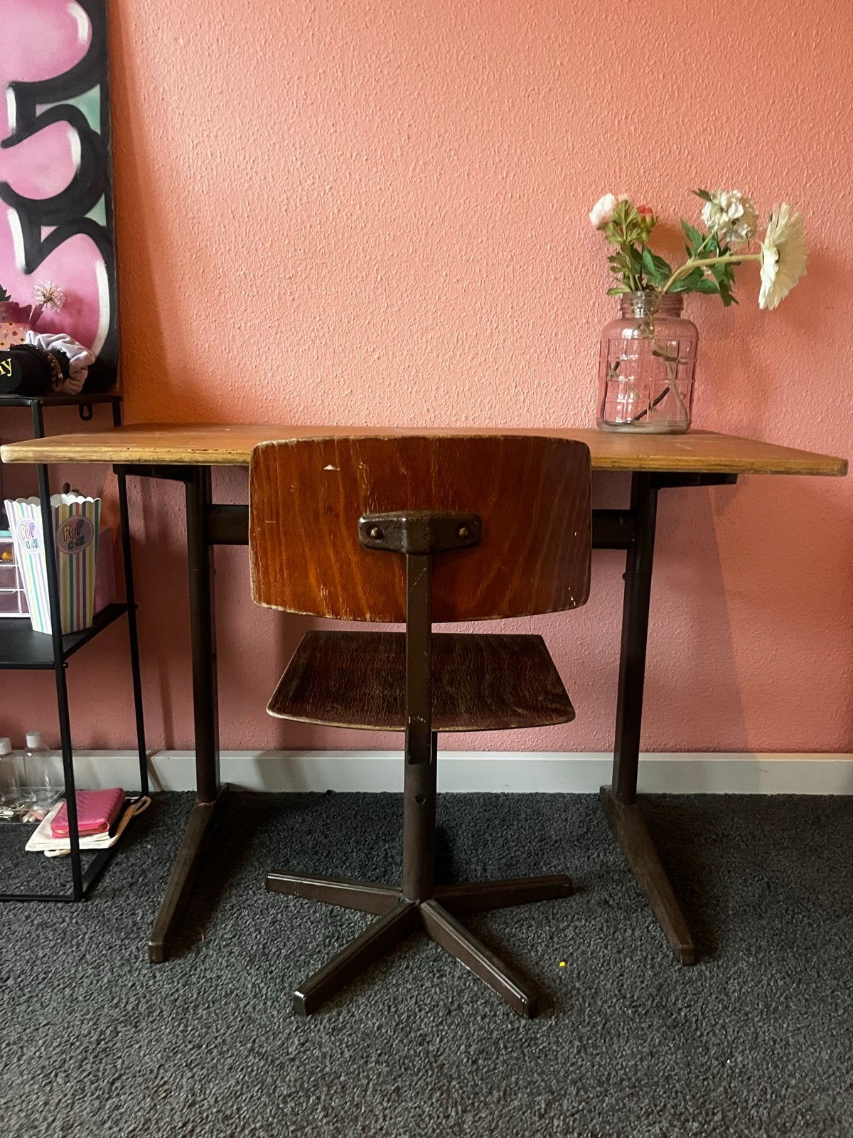 Gratis! Vintage houten kinderbureau met stoel, Huis en Inrichting, Bureaus, Ophalen, Gebruikt, Hout, Schoolbureau