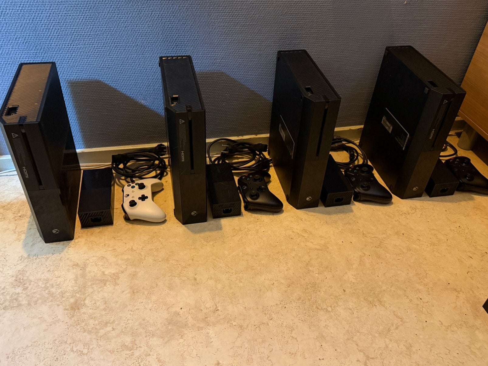 4x Xbox One Sets met 17 Games 4 Controllers en Extra’s, Spelcomputers en Games, Xbox One, Ophalen of Verzenden, 1 TB, Met 3 controllers of meer