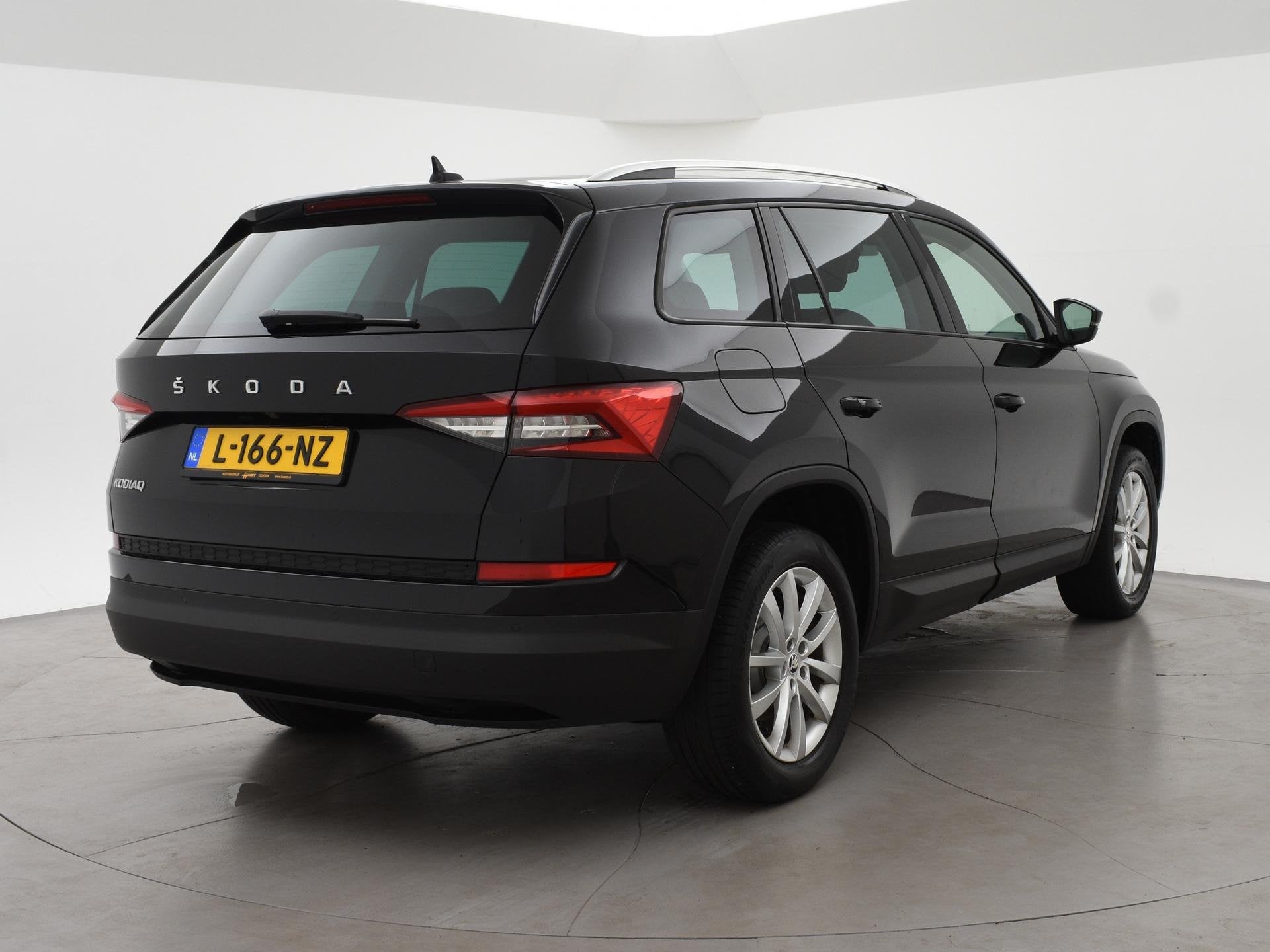 Skoda Kodiaq 1.5 TSI 150 PK + WEGKL. TREKHAAK 1800 KG | CARP, Auto's, Skoda, Voorwielaandrijving, 4 cilinders, 150 pk, Leder en Stof