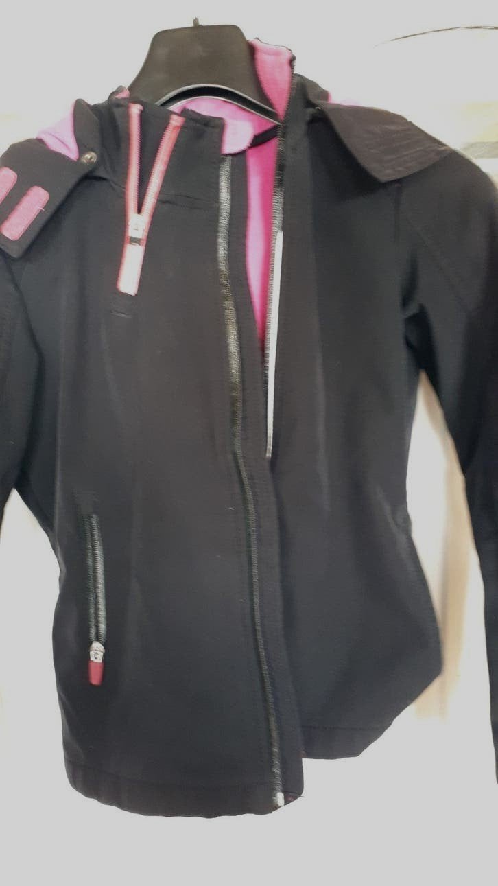 Esprit softshell jas. Zwart met roze. Waterdicht ademend, Ophalen of Verzenden, Zo goed als nieuw, Meisje, Jas