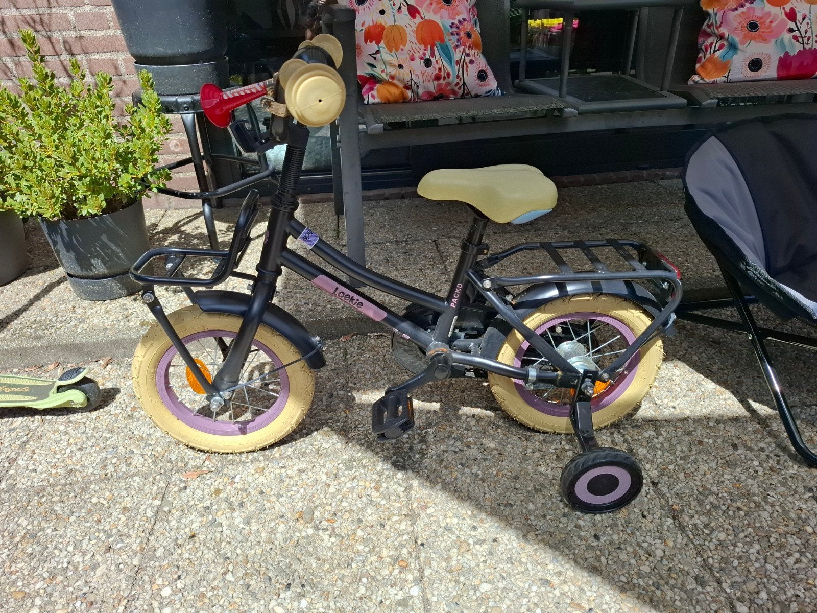 Loekie kinderfiets 12 inch met zijwieltjes - goede staat, Zijwieltjes, Gebruikt, Loekie, Ophalen of Verzenden
