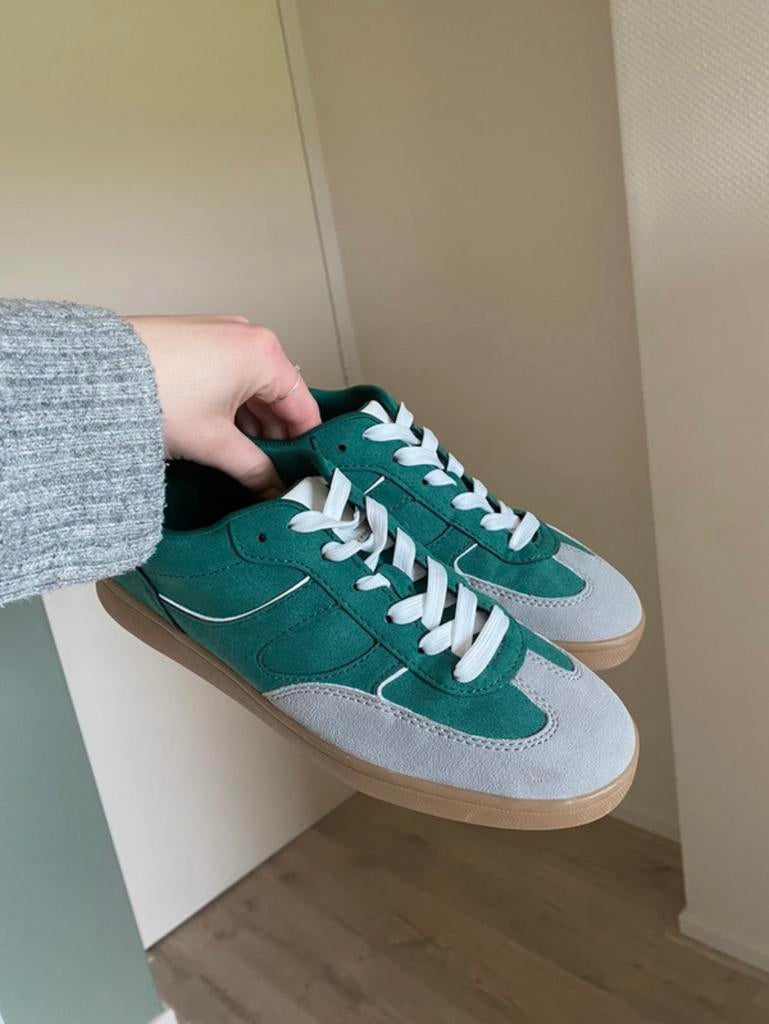 sneakers van stradivarius - maat 38, Kleding | Dames, Schoenen, Nieuw, Ophalen of Verzenden, Sneakers of Gympen, Groen