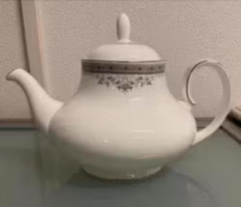 Vintage! “Royal Doulton (UK) 1985 porseleinen theepot €18,99, Ophalen of Verzenden