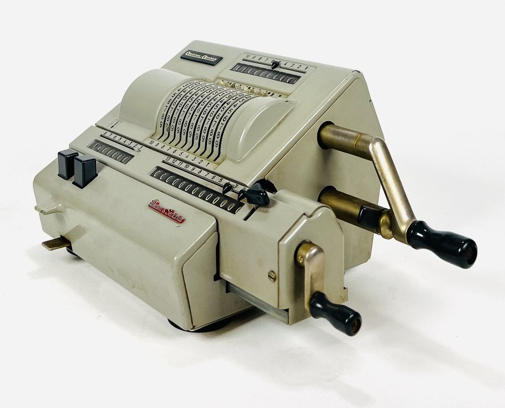 1354. Metalen comptometer Original-Odhner, model 227, Ophalen