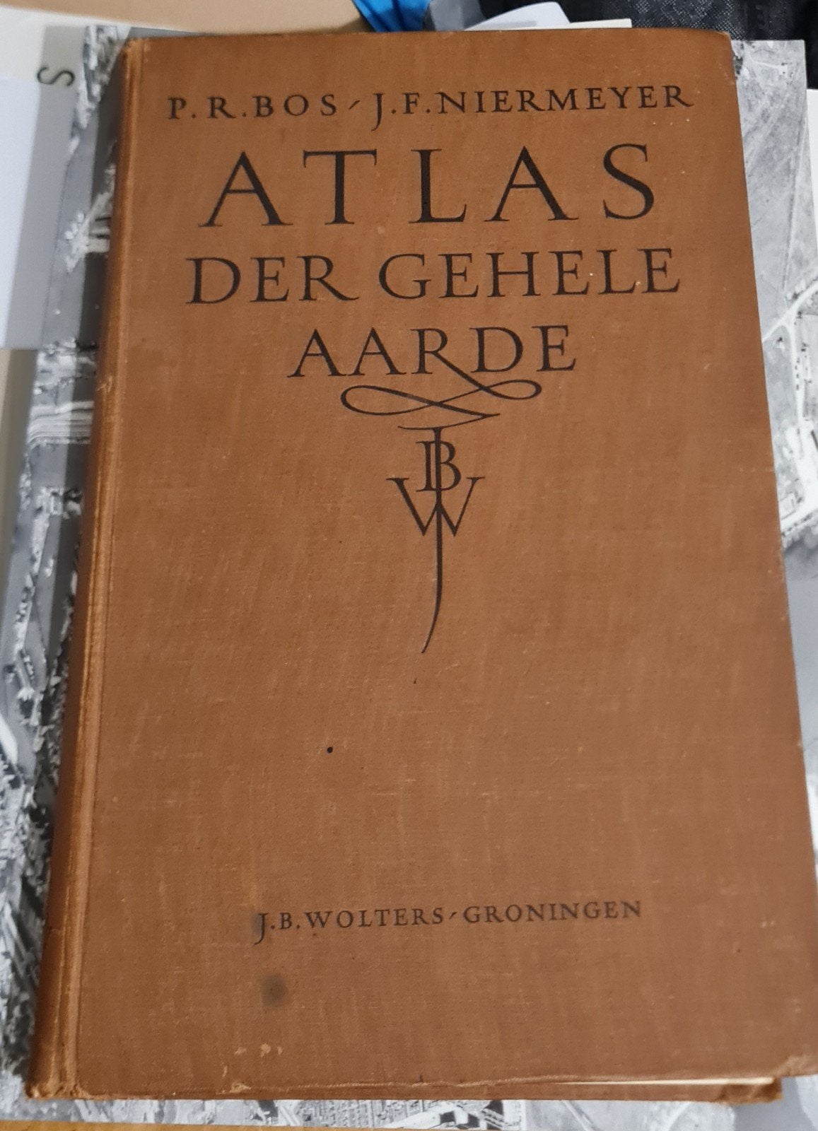 Bos-Niermeyer Schoolatlas der Gehele Aarde 1956, Gelezen, Bosatlas, Ophalen of Verzenden, P.R. Bos, J.F. Niermeyer, P. Eibergen