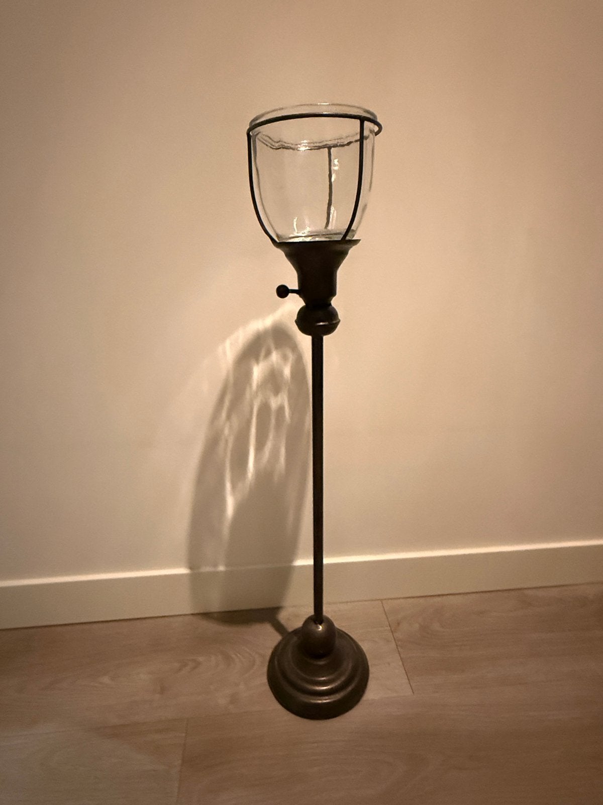 Decoratieve staande lantaarn met glazen cilinder, Metaal, Gebruikt, Zwart, Ophalen of Verzenden