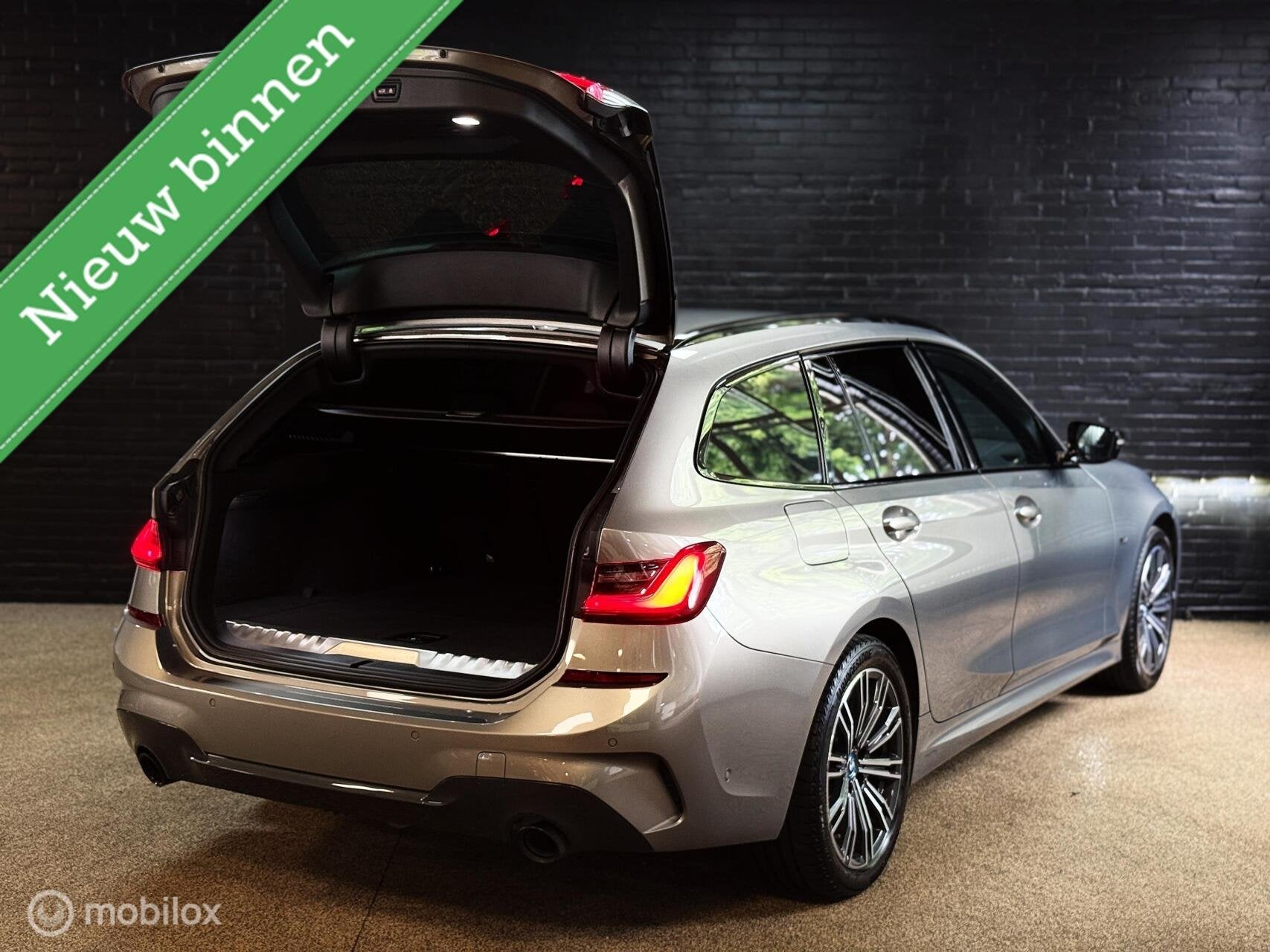 BMW 3-serie Touring 330e xDrive High Executive M PAKKET, Auto's, 1998 cc, Gebruikt, Euro 6, 4 cilinders