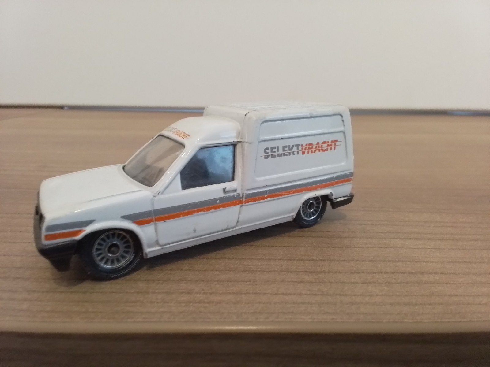 Solido.  RENAULT EXPRESS.  wit., Ophalen of Verzenden, Zo goed als nieuw, Auto, Solido
